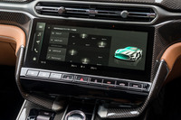 「Individual」モードでは、パワートレインやエキゾーストシステム、パワーステアリング、サスペンションの特性を個別に調整できる。