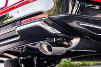 リアビューをスタイリッシュに演出する純正アクセサリー「エキパイフィニッシャー」は9900円。パワーユニットを問わず「ヴェゼル」全モデルに装着が可能だ。