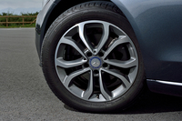 装着されるタイヤのサイズは225/50R17。