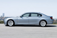 ハイブリッドモデル専用デザインのホイールが、ガソリンモデルとの識別ポイント。