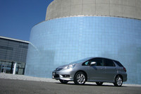 2011年3月17日の発売が予定されていた、ホンダの新型車「フィットシャトル」。地震の影響で生産に影響が出たため、まだ店頭に並んではいない。