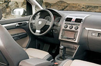 【パリショー2006】「VWトゥーラン」フェイスリフト、新機能追加の画像
