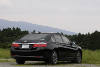 ボディー骨格の55.8％にハイテン材を採用。ボンネットやフロントのサブフレームにアルミを用いるなど、軽量化とボディー剛性の強化を図っている。
    