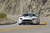 V12ヴァンテージ・シリーズとしては初めて3ステージ・アダプティブダンピングシステムが採用された。