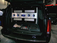 合計1万5000Wの出力を発生するT15kWを搭載したロックフォードのデモカー。これでもデッキは純正のまま。
