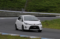 シャシー関係では、専用チューニングのサスペンションや前後ブレーキ、LSDなどを採用。ボディーも溶接のスポット増しやブレース類の追加などで剛性を強化している。
    