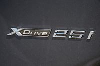 駆動方式については、「18i」と「16d」「18d」にはFFのみ、「20i」にはFFと4WDの両方、「25i」「20d」「25d」には4WDのみが設定される。
    