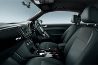 「ザ・ビートル ベース」のインテリア。
    