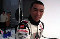 【Movie】佐藤琢磨が、ファンへメッセージ！ サイン入り本プレゼント!!の画像