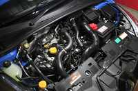 最高出力90ps、最大トルク13.8kgmを発生する0.9リッター直3ターボエンジン。本国では新型「トゥインゴ」にもこのエンジンが搭載されている。