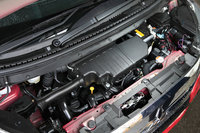 64psの最高出力と10.0kgmの最大トルクを発生するターボエンジン。今回の改良では、ターボ車にもアイドリングストップ機構が採用された。