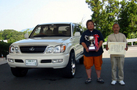 
	激戦のデジアナ部門第1位を喜ぶ上田さん（右）と浜名さん。
	 