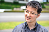 新型「デミオ」のインテリアは「服や靴のようにスタイルを重視して選んでほしい」と柳澤チーフデザイナー。