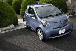 トヨタiQ」に1.3リッターモデル追加 1リッターの2シーターも