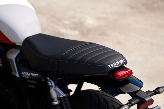 TRIUMPH 新型SPEED TWIN 900 純正シート TRIUMPH 新型SPEED TWIN 900 純正シート