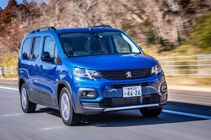 「リフター ロング」のボディーカラーは6万0500円の有償色となる写真の「ディープブルー」を含め、「アイシーホワイト」と「ペルラネラブラック」の全3色をラインナップする。