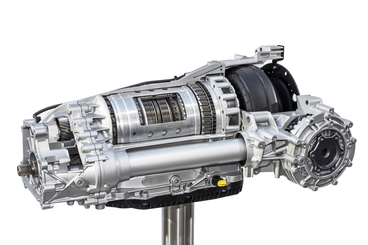 ZF社が新たに開発した8段AT「ティプトロニックS」。写真はカットモデルで、右側が車両前方にあたる。