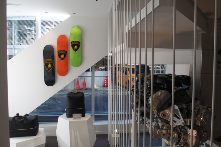 「THE LOUNGE TOKYO」の1階フロア。