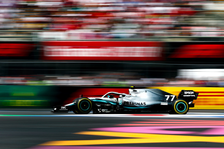 予選Q3最後のアタック、スタジアムセクションを抜けた最終コーナーで壁にヒットしてしまったメルセデスのバルテリ・ボッタス（写真）。直後は足を痛めていたものの大事には至らず、6番グリッドから挽回を図ることとなった。スタートで1つ順位を落としたものの、ミディアムタイヤをレース中盤まで持たせ3位表彰台。チャンピオンシップでは首位ハミルトンとのギャップが74点に拡大した。この差を次戦アメリカGPで52点以下にできない場合、ハミルトンのタイトルが決まることになる。（Photo=Mercedes）