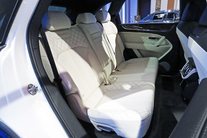ベントレー・ベンテイガ マリナー（リアシート）