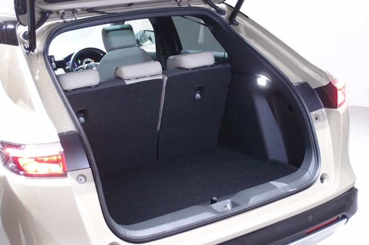 ホンダ・ヴェゼルe：HEV PLaY（ラゲッジスペース）