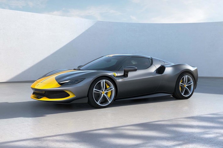 大幅な軽量化と空力性能の向上を実現する「アセット・フィオラノパッケージ」も用意される。写真はその装着車。