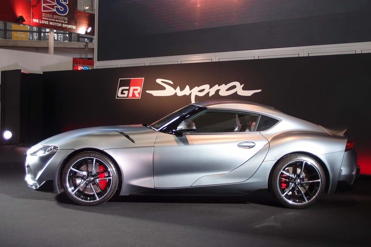 ロングノーズ＆ショートデッキのスタイルを印象づけるサイドビュー。