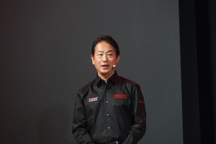 報道関係者向けの発表イベントでステージに登場した本田技研工業の統合地域本部 日本統括部 統括部長 高倉記行氏。