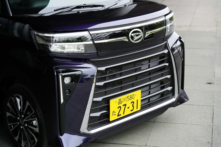 下部のグリルが大きくなったため、バンパーが2ピース構造に。よく見るとヘッドランプの下のくぼんだ部分が独立していることが分かる。