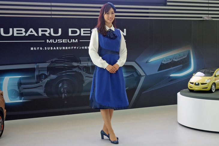 スバル恵比寿ショールームのスタッフ、スバルスターズのユニフォームが2018年の春／夏モデルへと変更されていた。