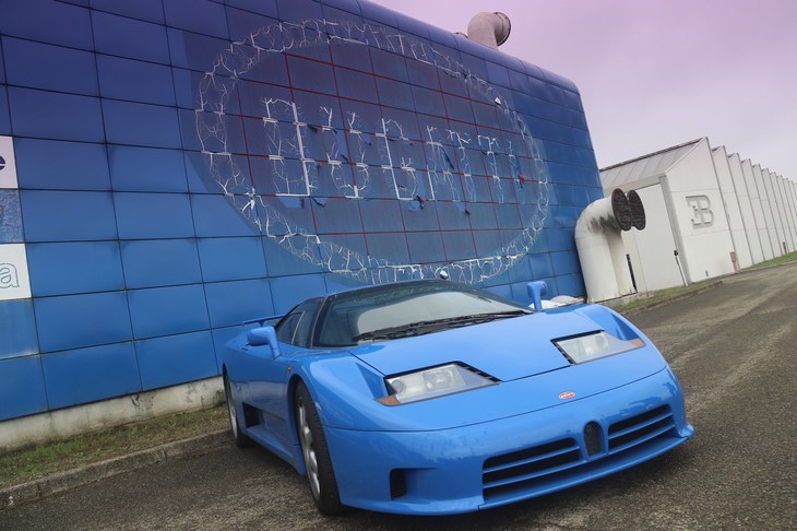 「ブガッティEB110」。カンポ・ガリアーノの旧ブガッティ・アウトモービリ工場で。2017年9月に撮影。