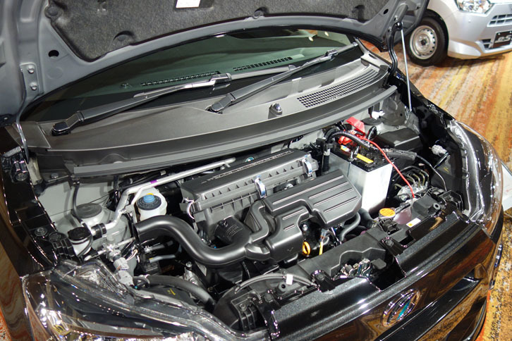 パワートレインは全車共通で、最高出力49ps、最大トルク57Nmを発生する0.66リッター直3エンジンに、トランスミッションはCVTが組み合わされる。