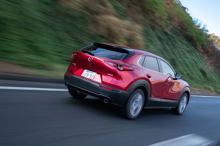 「マツダ3」や「CX-3」よりも車両重量が重いため、1.8リッターディーゼルエンジンに力強さは感じなかった。「CX-30」は、ゆったりとした走りが特徴だ。
