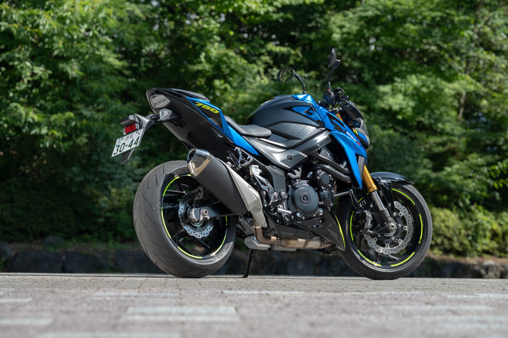 スーパースポーツ「GSX-R750」をベースに開発された、“走り”が自慢のネイキッドモデル「GSX-S750」。2017年春に発売された。