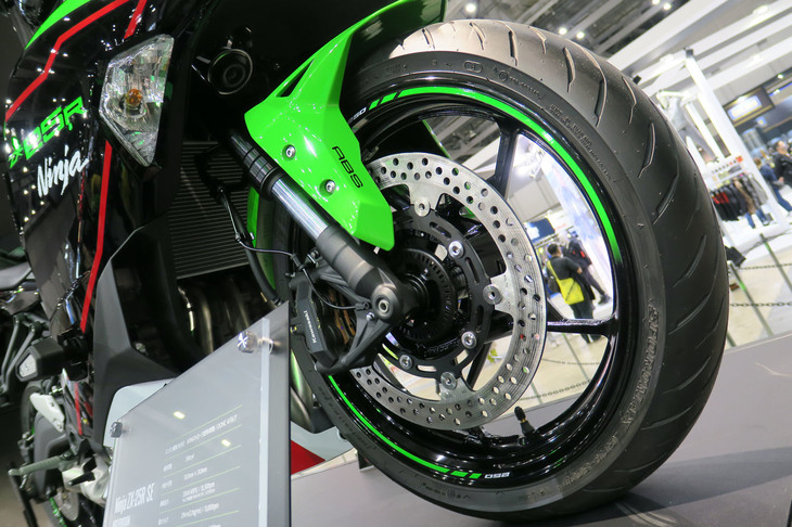 カワサキ・ニンジャZX-25R SE KRTエディション