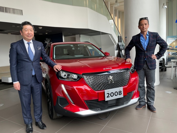 新年早々、グループPSAジャパンの木村隆之新社長（写真左）を直撃！