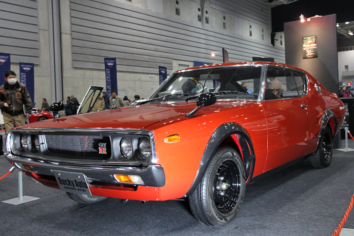 生産台数197台といわれる通称ケンメリのGT-Rこと1973年「日産スカイライン ハードトップ2000GT-R」（出展：ロッキーオート）。これは中でも生産台数7台という赤いボディーを持つフルノーマル車両で、価格は9800万円。新車価格は162万円だった。