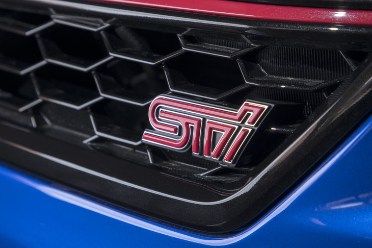 フロントグリルに備わる「STI」のバッジ。「EJ20ファイナルエディション」に加え、現行型「WRX STI」自体も2019年12月23日に受注を終了。5年4カ月にわたるモデルライフに幕を下ろした。