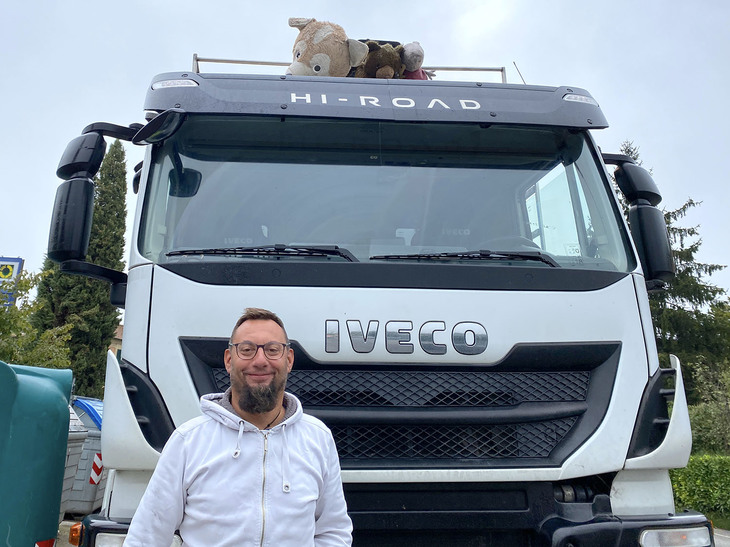 ぬいぐるみトラックの主（あるじ）である、ドライバー兼オペレーターのアンドレアさん。