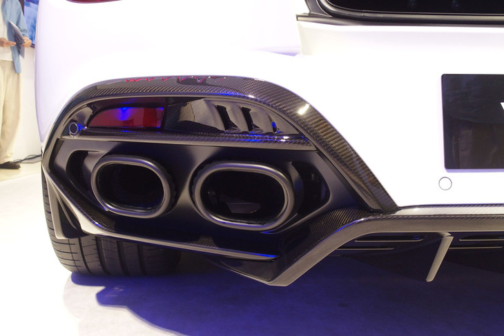 アストンマーティン・ヴァンキッシュ（リアパイプフィニッシャー）