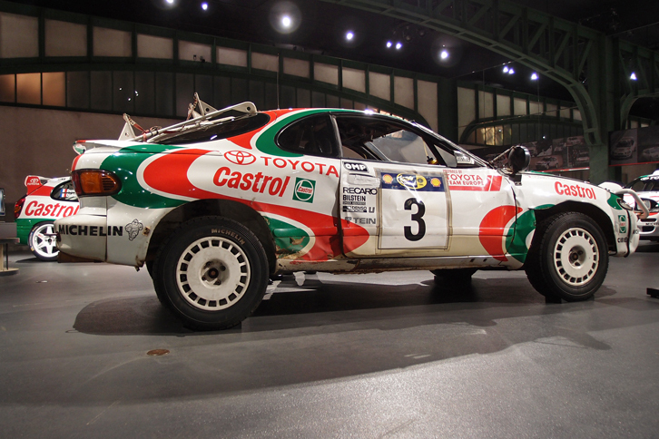 日本人ドライバー藤本吉郎が1995年のサファリラリーで優勝した「トヨタ・セリカGT-Four」（ST185）。ボディーに残る無数の傷やへこみが、ラリーの厳しさを物語る。