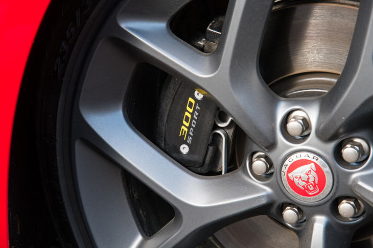 ジャガーXE 300スポーツ