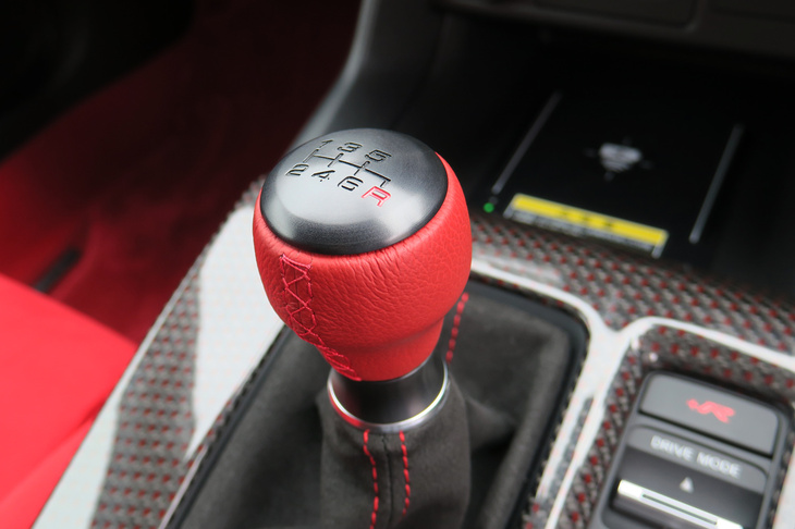 ホンダ・シビック タイプR　ホンダアクセス用品装着車（シフトノブ）