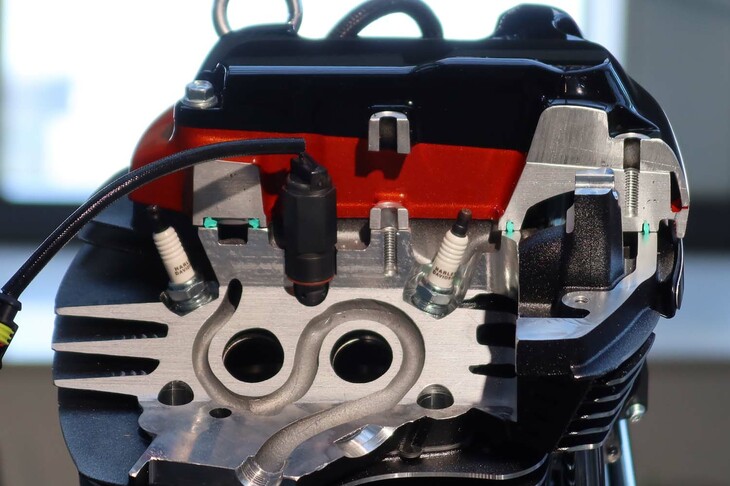 1977ccの空冷Vツイン「ミルウォーキーエイトVVT121」エンジン（展示用カットモデル）