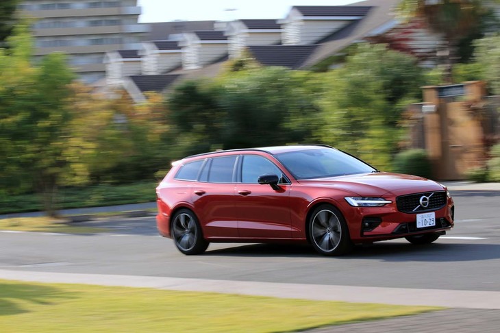 ボルボの2021年モデルでは、全車に180km/hの最高速度制限と、最高速をより低く設定できる「ケアキー」が導入されている。