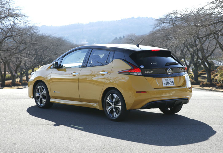 新型「リーフ」には2トーンカラーが6種類、モノトーン8種類、計14種類のボディーカラーが用意される。