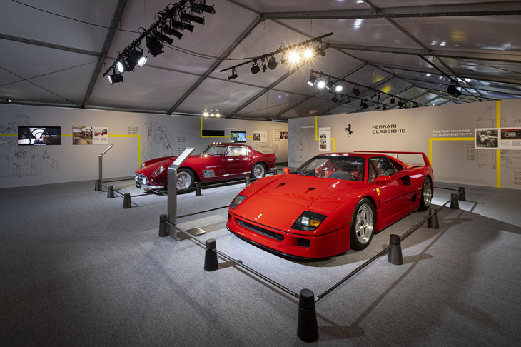 鈴鹿サーキットのパドックに設営されたテント内には、貴重なクラシックモデル「F40」（写真手前）や「250GT TdF」（写真奥）のほか、少量生産プログラム「ICONA（イーコナ）」による第1弾モデル「SP1」と「SP2」も展示された。