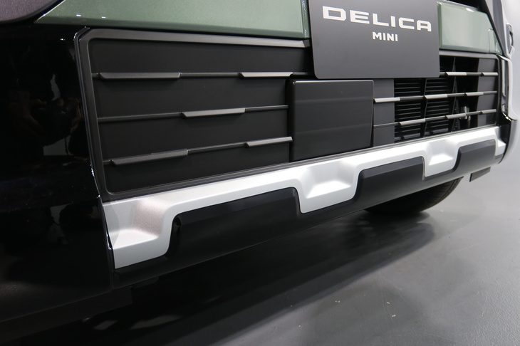 三菱デリカミニTプレミアム（フロントバンパー）