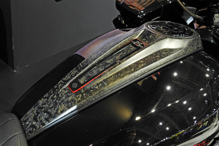 ハーレーダビッドソンCVOロードグライドST