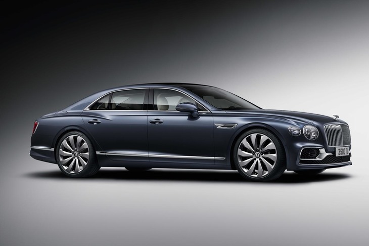 新型「フライングスパー」のホイールベースは3195mm。先代よりも10cm以上延長された。